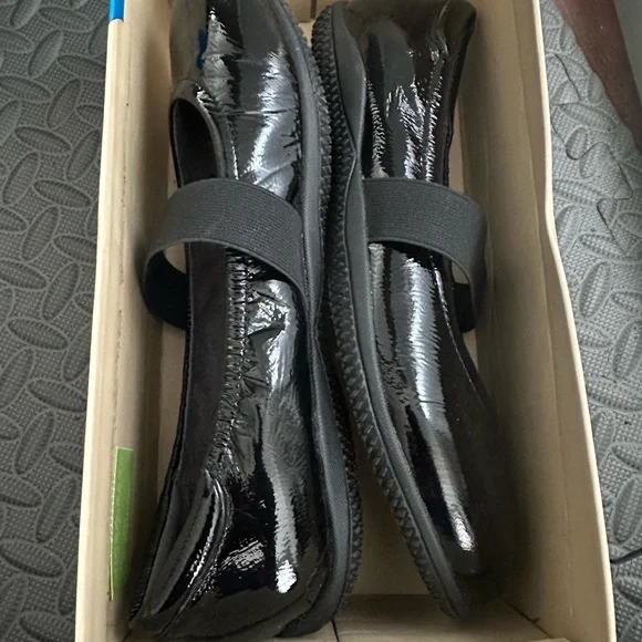 SoftWalk Black Flats with Elastic Patent leather - Picture 8 of 8